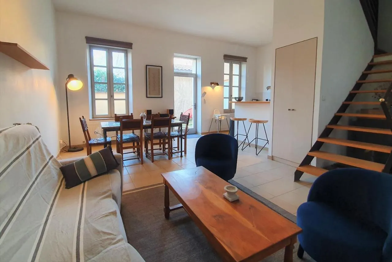 Maison De Village Facon Loft, Avec Cour Et Airco, Dans Le Centre Historique L'Isle-sur-la-Sorgue France