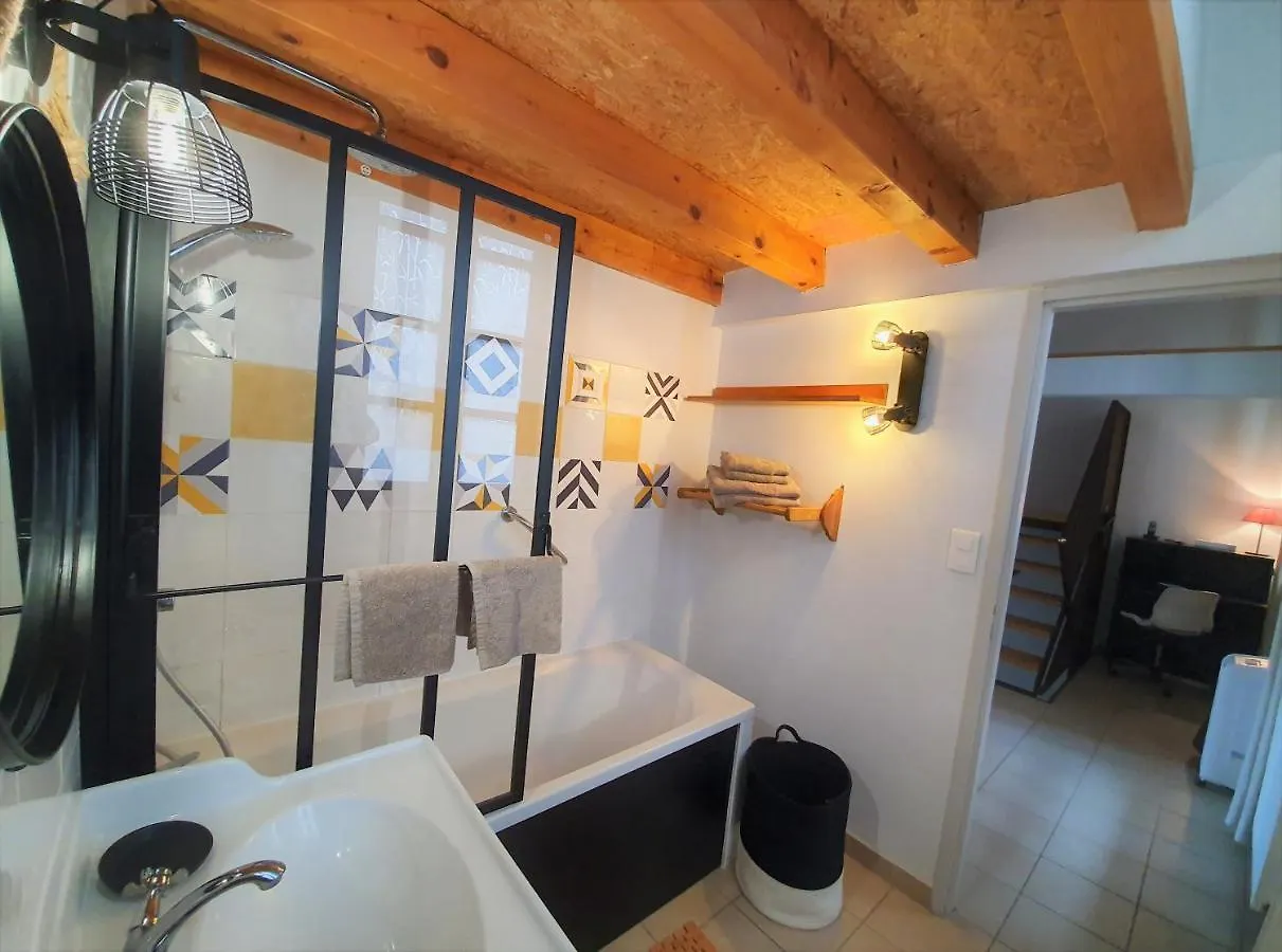 Maison De Village Facon Loft, Avec Cour Et Airco, Dans Le Centre Historique L'Isle-sur-la-Sorgue Holiday home
