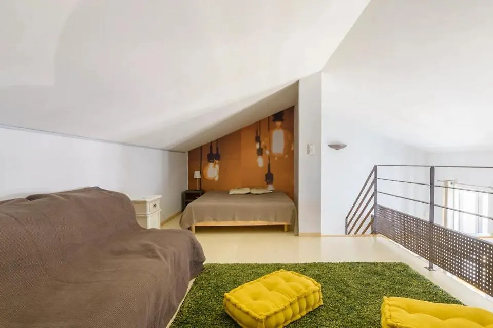 Maison De Village Facon Loft, Avec Cour Et Airco, Dans Le Centre Historique L'Isle-sur-la-Sorgue 0*,